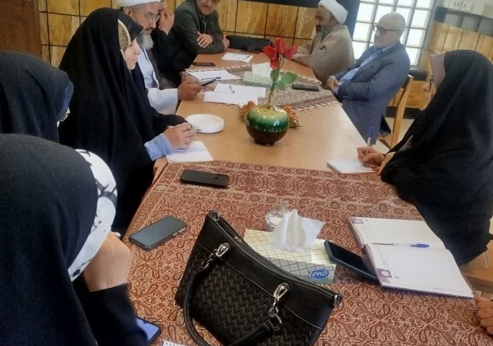برگزاری جلسه آسیبشناسی با حضور مدیر و مشاوران مرکز همسانگزینی “مینوی امید